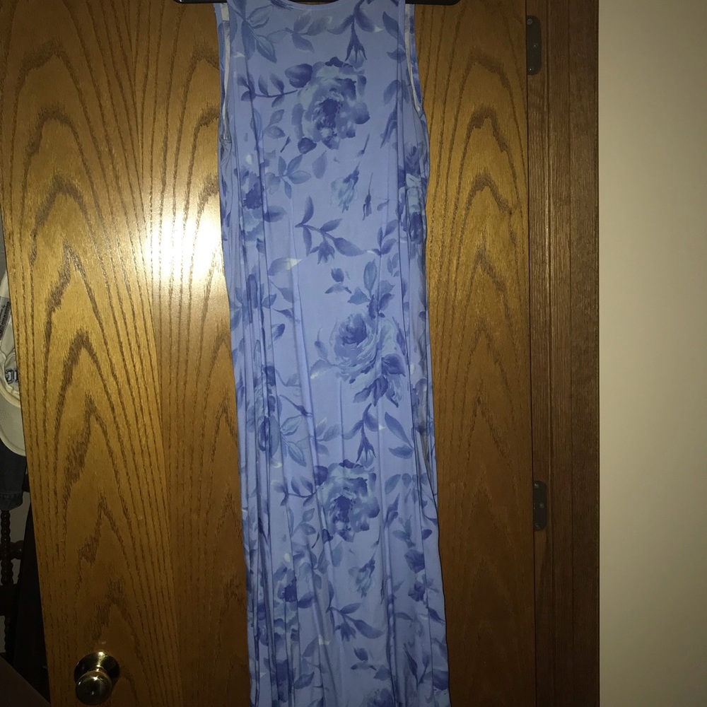Laura Taylor long sleeveless dress